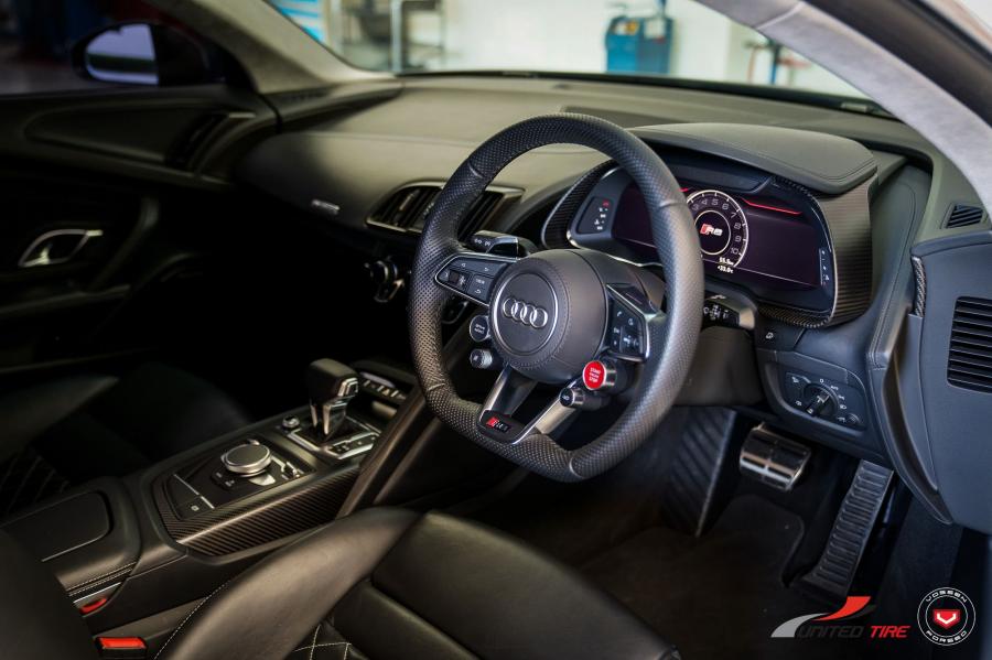 Торпедо Audi R8 V10 on Vossen Wheels (CG-205) 2019 года  (фото 13 из 17)